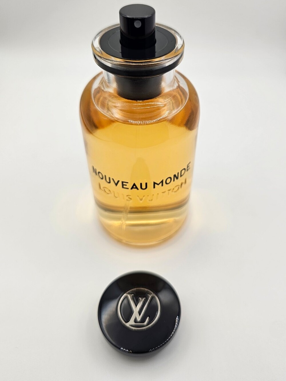 ⭐️ 1 Btl✅️ LOUIS VUITTON NOUVEAU MONDE FRAGRANCE💯100ML BOTTLE ➕️ 💥5pc=10ML✅️ - Picture 4 of 16